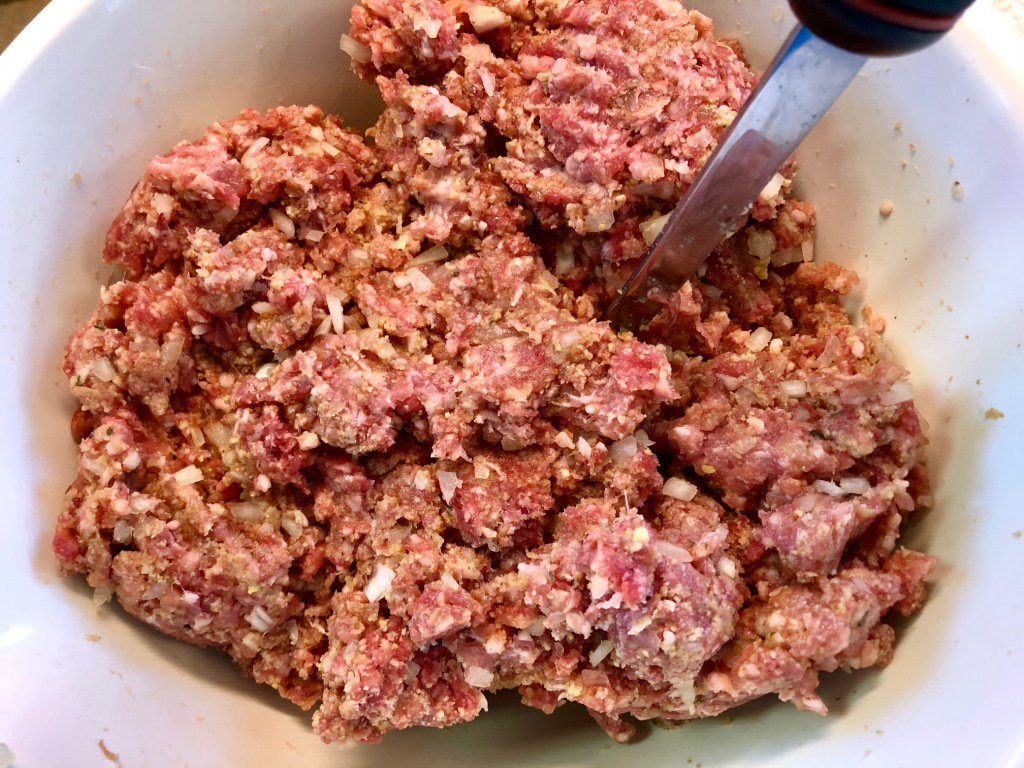 bricknamanny's tweet photo. Mama Mia! Now that’s a spicy meatball! https://t.co/CAIIM68BDe https://t.co/ktPfcU6pKK