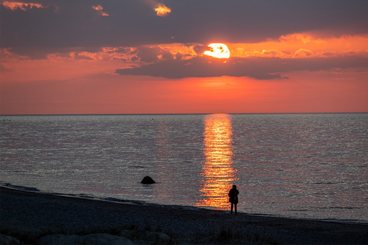 Rostock Heute De Sonnenuntergang Am Ostsee Strand Von Rostock Warnemunde Mit Ein Paar Wolken Irgendwie Noch Schoner Sunset