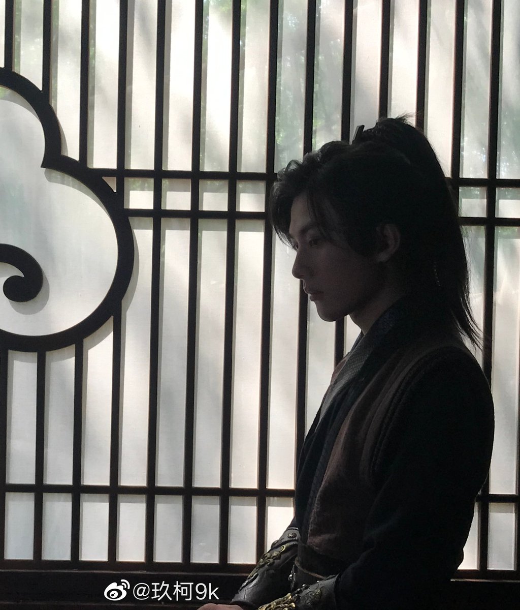Millennialwait's tweet photo. I've been watching you for so long already, why won't you pay attention to me ?
#宫寒Ghan #玖柯9k #HanfuStar #2HA #chuwanning #MoRan #TheHuskyandHisWhiteCatShizun https://t.co/jiWOipSpr0