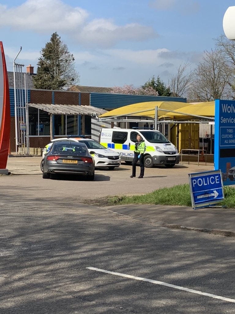 tvp_mk's tweet photo. #ICRT2 out and about today. A group of youths mooooved along near to the concrete cows for not adhering to Covid-19 guidance.
Road checks in Wolverton completed along with some foot patrols around Willen Lake. Thank you for your continued support Milton Keynes! #StaySafe #P3085 https://t.co/gvrzbpPZH7