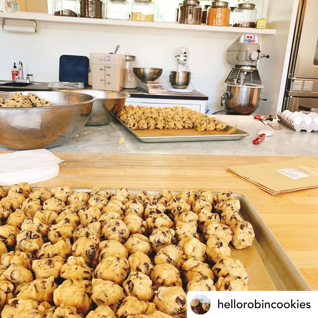 pagliaccipizza's tweet photo. Get a FREE pack of Hello Robin cookies with your order today! #pagliaccipizza #hellorobin #wegotthisseattle https://t.co/lJ2WgloE06
