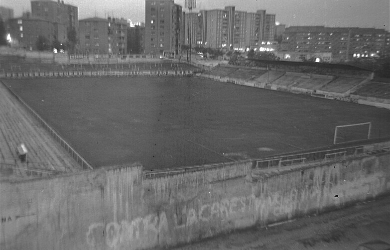 Nostalgia Futbolera ® on Twitter: "Antiguo Estadio de Vallecas, Rayo  Vallecano. Principios de los años 70. https://t.co/hMCffD2dxm" / Twitter