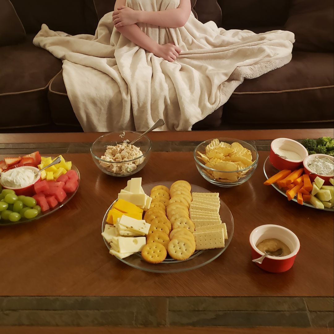 cari_r_85's tweet photo. Friday night movie with snacks my son requested. #comfortfood #influenster #moviesnacks #disney+ #onward #fluff #philadelphiacreamcheese #marzettidilldip #aldi #cheeseandcrackers #samsclub #rotisseriechickensalad #ComfortMeal https://t.co/oIN6SjqoAr https://t.co/zS3JSPygcr