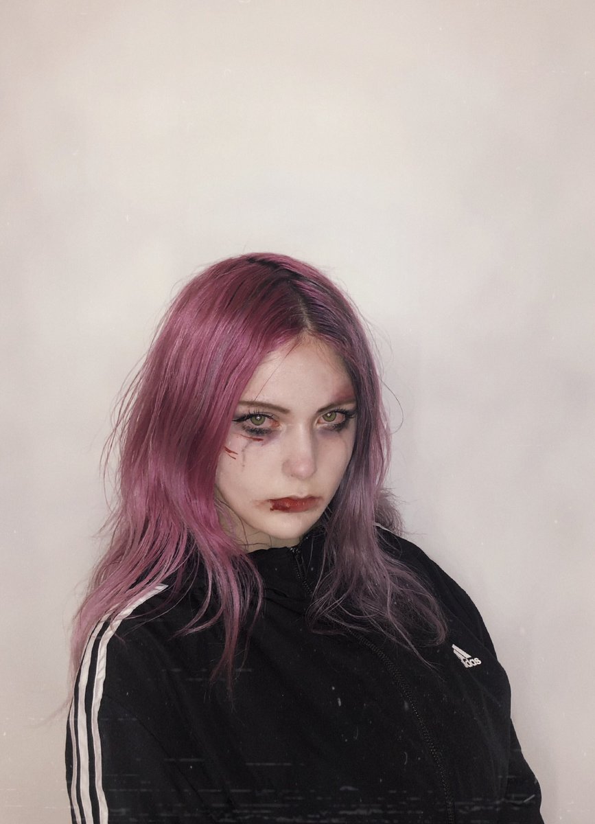 #Mugshot challenge ☝🏻 (It’s just makeup guys) https://t.co/cX4BbZDicX