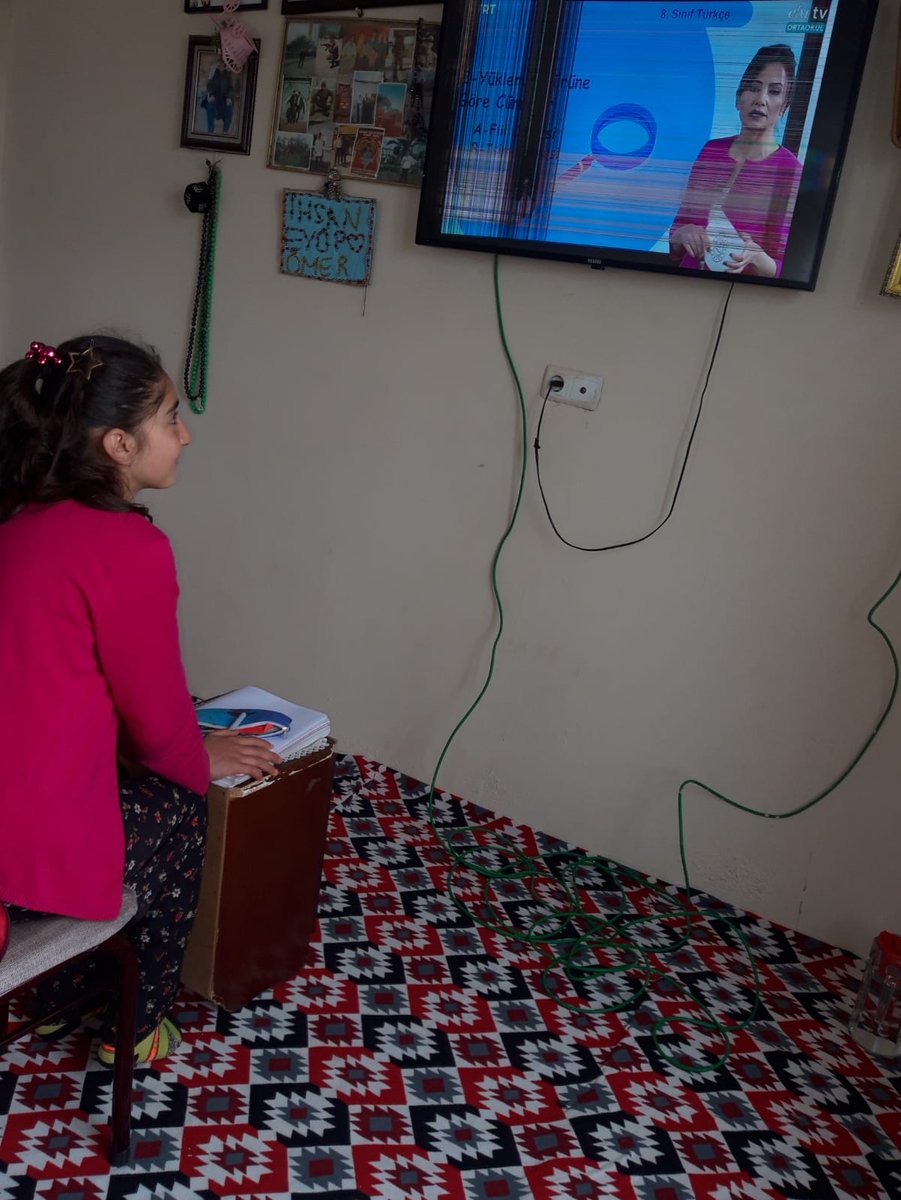 #öğrencilerimizevlerinde derslerimiz hep düzende ✅