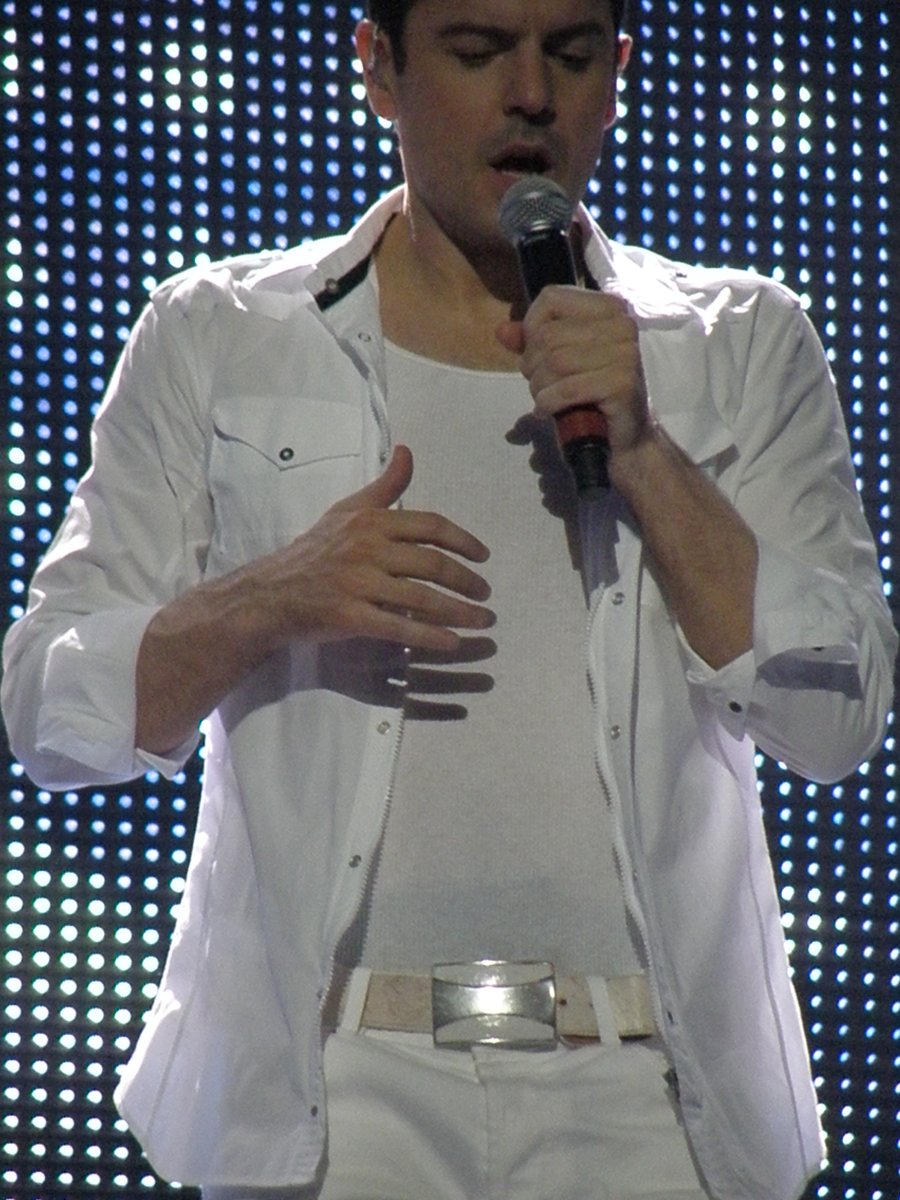 HiDLine's tweet photo. #NKOTBGrandRapids4_4_09 #FirstTimeFrontRow @joeymcintyre @jordanknight https://t.co/Rjz3AJi4nl