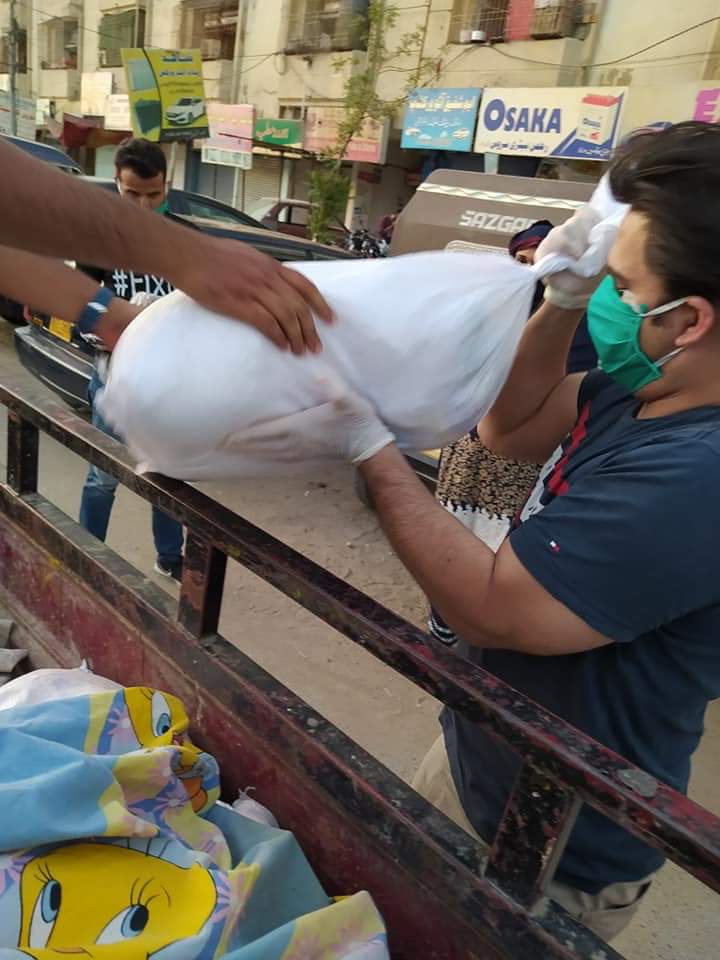fixitpak's tweet photo. Ration Distribution Day 13 by #Fixit. 
#COVID19Pakistan 
#COVID2019 
#lockdown https://t.co/tqZVoZzB9z