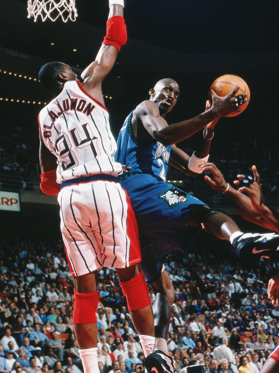 BleacherReport's tweet photo. When Minnesota drafted Kevin Garnett in '95, he became the first NBA player to be drafted out of high school since 1975

He set off a decade of going straight to the pros until it was banned in '05.

15x All-Star, 2004 MVP, 2008 DPOY. The Big Ticket punched in on his calling. https://t.co/qmX486K0Dj