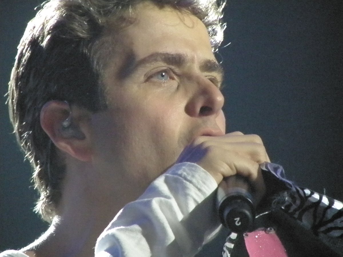 HiDLine's tweet photo. #NKOTBGrandRapids4_4_09 #FirstTimeFrontRow @joeymcintyre Remember the Let's Get This Signs? The one I took once (Erie PA) Joe saw it but said "That's Too Long!" 🤣 https://t.co/Leg61eSmfa