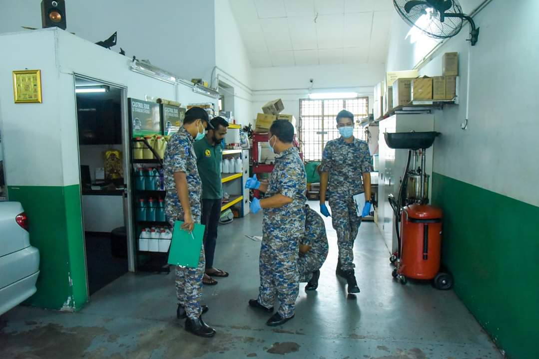 AwamUnit's tweet photo. "OPS PKP COVID19 ~HARI KE 18"
Masih terdapat premis yang gagal serta mengemukakan alasan yang kukuh untuk beroperasi dan tidak akur kepada arahan kerajaan ini. Tindakan diambil demi mencegahVirus COVID19 ini terus mempunyai rantaiannya sendiri.
#COVID19 #lockdown #StayHome #MPKU https://t.co/UzyZawoHQR