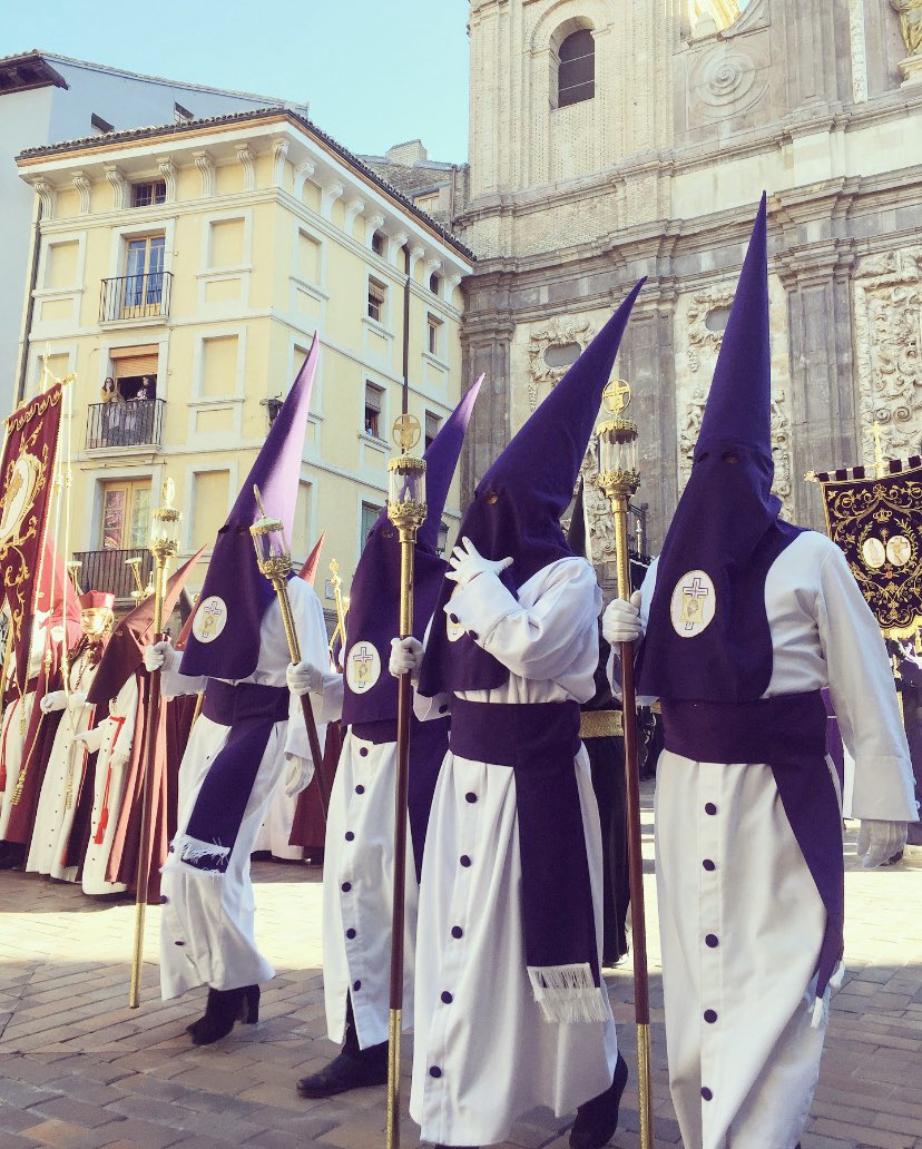 CofraVeronica's tweet photo. Zaragoza siguen siendo de colores hoy en nuestro corazón 💜🤍❤️💙🖤💚💛🤎.  Digitalmente también podéis vivir este mágico día en  https://t.co/tp3ANn4hfY #Semanasantazgz #SemanaSanta2020 https://t.co/0vNYFMHveX