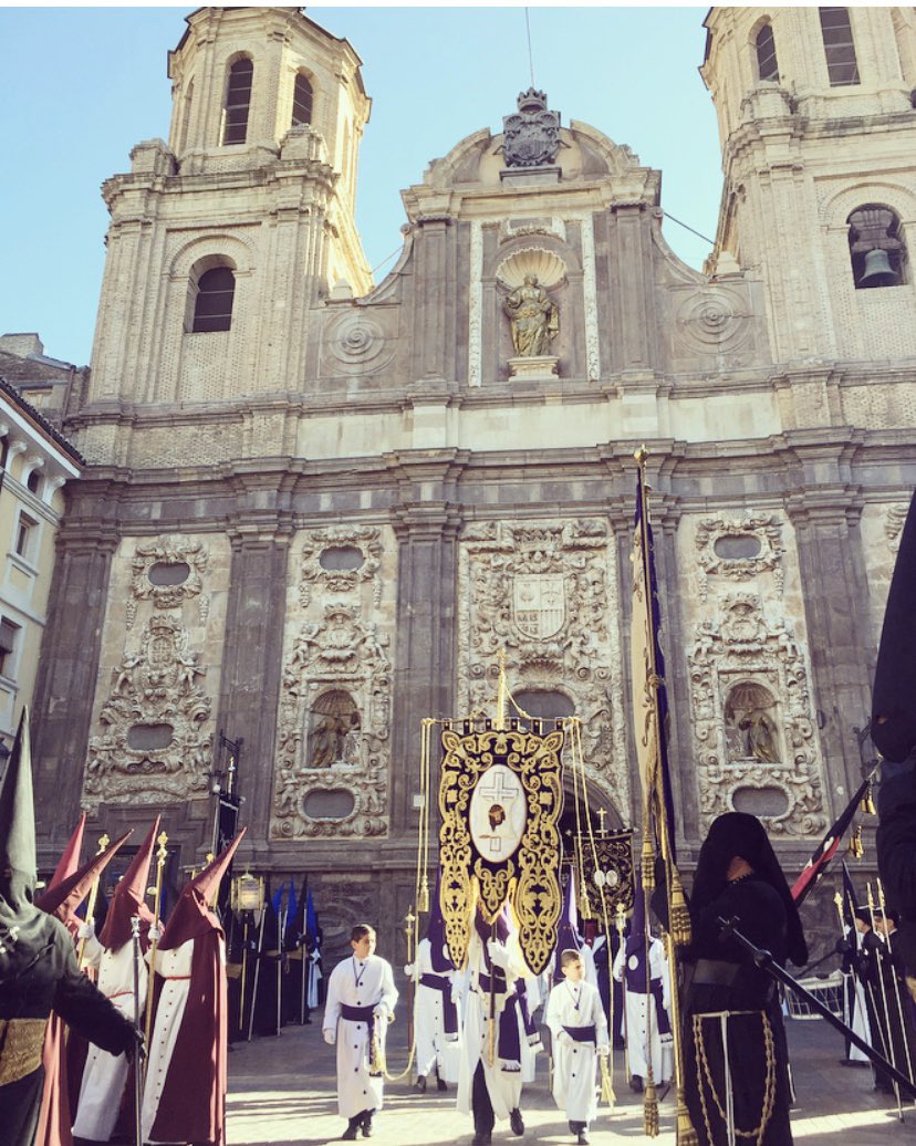 CofraVeronica's tweet photo. Zaragoza siguen siendo de colores hoy en nuestro corazón 💜🤍❤️💙🖤💚💛🤎.  Digitalmente también podéis vivir este mágico día en  https://t.co/tp3ANn4hfY #Semanasantazgz #SemanaSanta2020 https://t.co/0vNYFMHveX