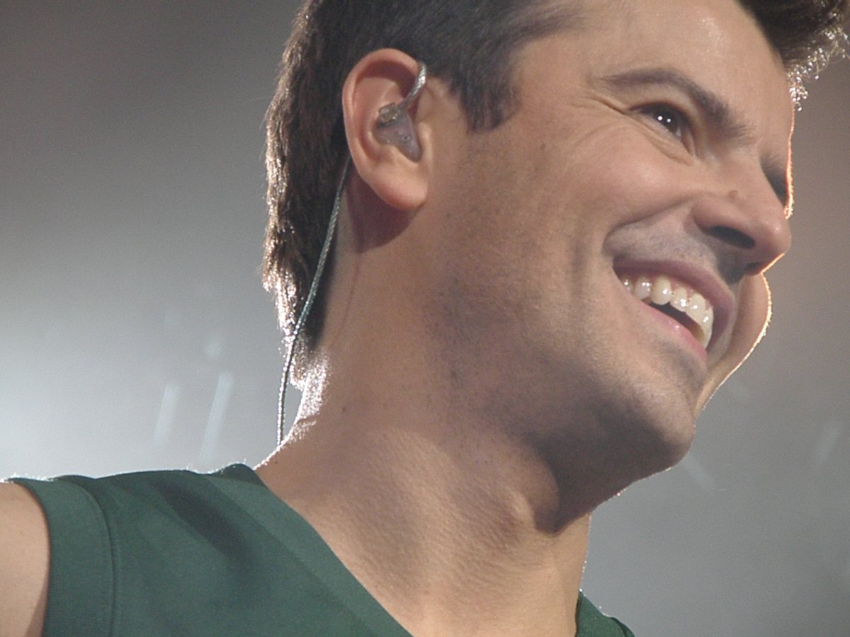 HiDLine's tweet photo. #NKOTBGrandRapids4_4_09 #FirstTimeFrontRow Many a @jordanknight girls favorite I have taken.  Jordan even used it briefly as his avi. Even it was suggested by someone else lol As you can see, this was before I started watermarking my pics! https://t.co/GBr6DZL7Bc