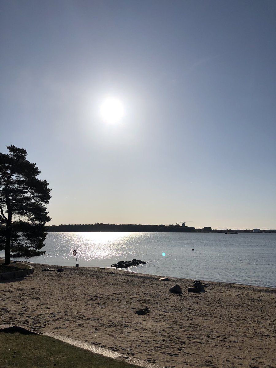 Päivä 3/7 (eilen unohdin, mutta jatketaan tästä kuin ei mitään ois tapahtunut), #elämäkuvina #kuvahaaste. Ei ihmisiä eikä selityksiä, joka päivä on haastettava joku. Tänään haastan @HannuMatias