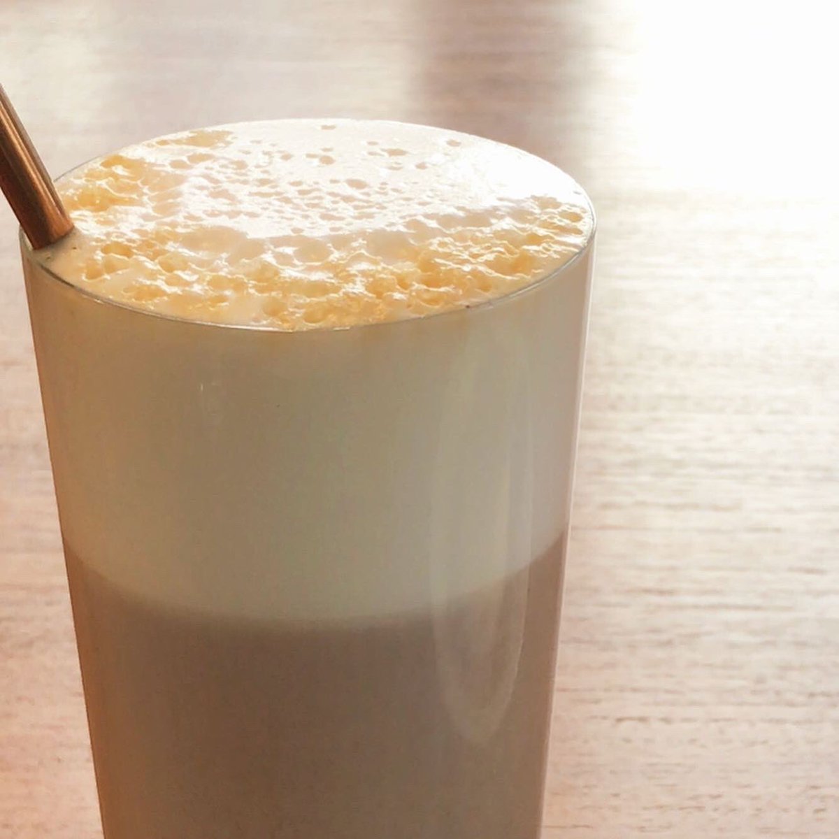 yoonhee_study_'s tweet image. ☕️

弘大入口駅と合井駅の間にある아이들플로어というカフェです

プリンがとっても美味しい🍮
ミルクティーも程よい甘みでプリントよく合います💭

時々遊びに来る猫ちゃんも可愛い🐈💕

昨年の夏から1年間の営業予定だそうです…😢