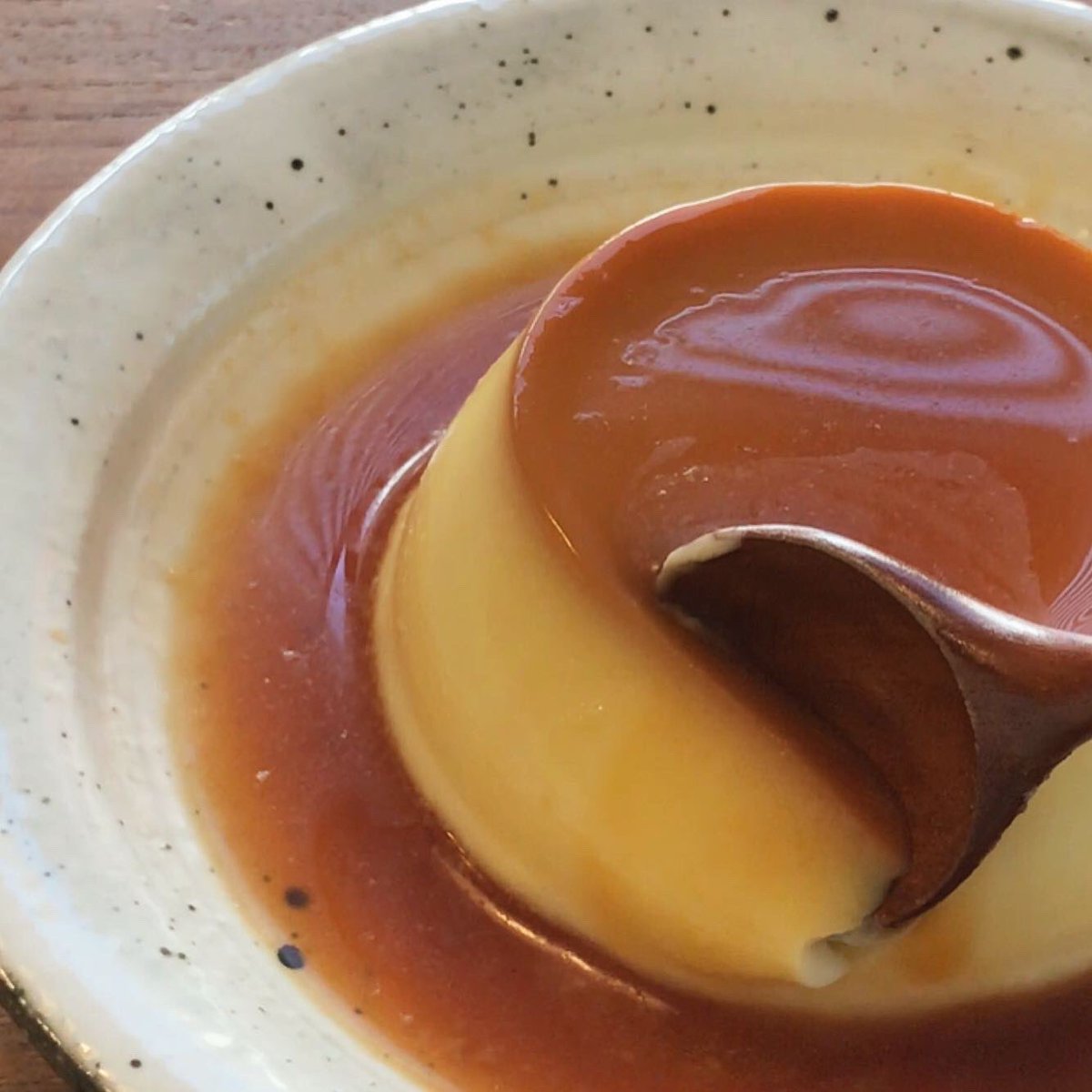 yoonhee_study_'s tweet image. ☕️

弘大入口駅と合井駅の間にある아이들플로어というカフェです

プリンがとっても美味しい🍮
ミルクティーも程よい甘みでプリントよく合います💭

時々遊びに来る猫ちゃんも可愛い🐈💕

昨年の夏から1年間の営業予定だそうです…😢