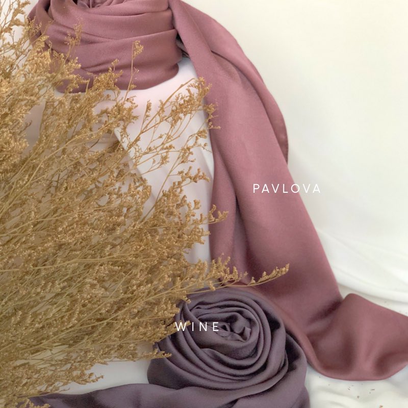 wonderscrf's tweet photo. Say hello to your new favourite satin square #Laylaa 🍂 https://t.co/dWPHuICiQ1