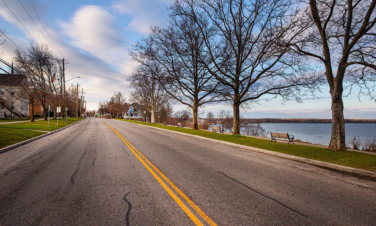 HWSColleges's tweet photo. In this special edition of TWIP, Chief Photographer Kevin Colton captures a solemn, quiet campus. These photos remind us that we have a place — a home — waiting patiently for the time when we can move forward. Together. #HWSTogether
⠀
📷: https://t.co/4GahoyTv3F https://t.co/IHbEz4kL9p