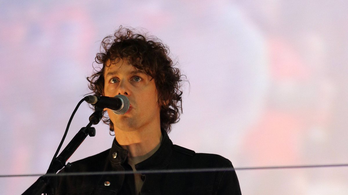 TheExtremeMusi1's tweet photo. #HappyBirthday to @Razorlight's Johnny Borrell (40)
their top 10 songs are:

10. Stumble and Fall
9. Vice
8. Spirit
7. I Can't Stop This Feeling I've Got
6. Hold On
5. Wire to Wire
4. Before I Fall to Pieces
3. Golden Touch
2. In the Morning
1. America
#Razorlight #JohnnyBorrell https://t.co/95bN0vbSVj