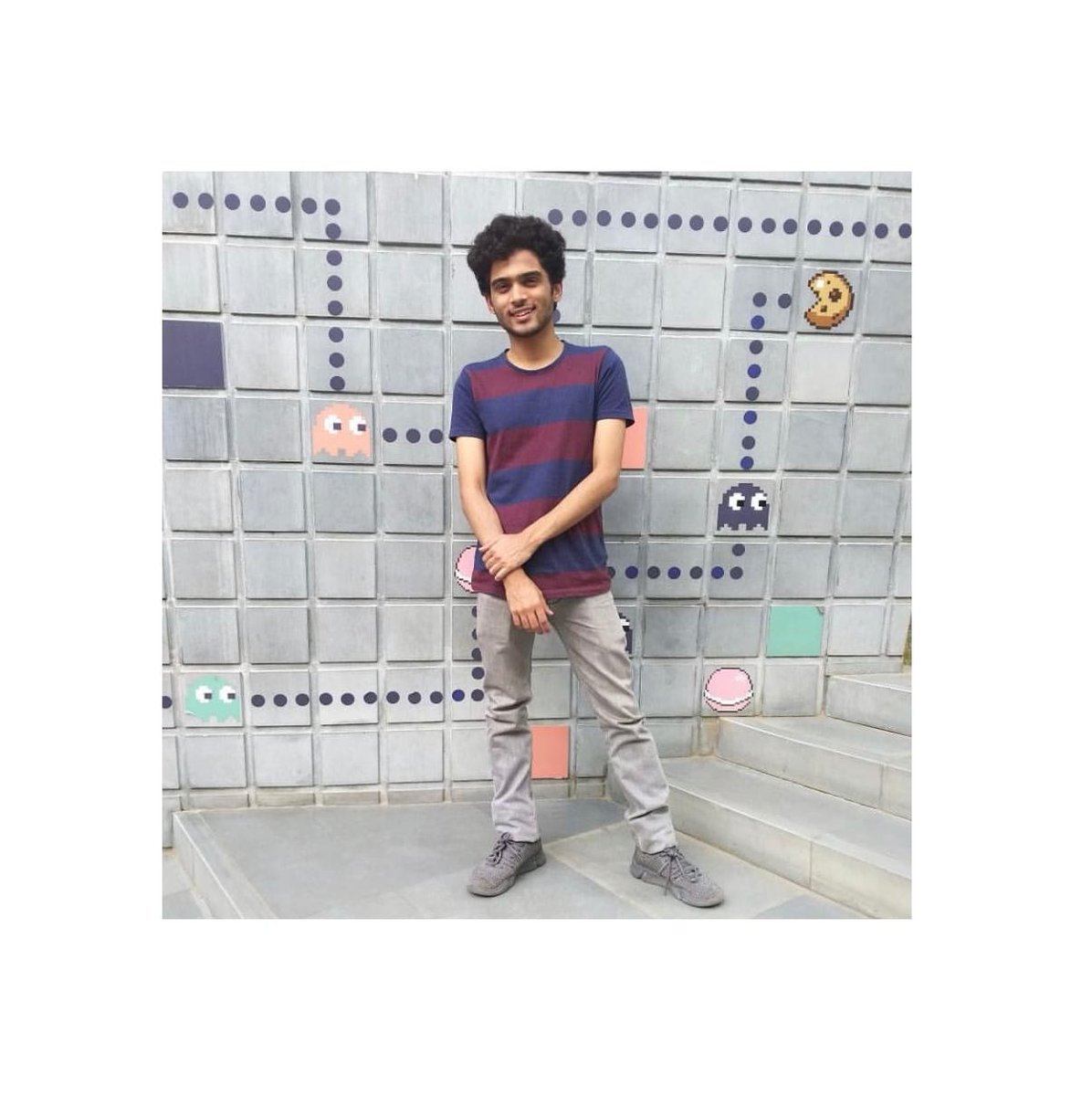 booksonthemetro's tweet photo. #HumansOfBODM🌻
Sarthak feels that the job of a book fairy is God's work. For him, the act of preparing the book with sticky notes that say 'Pick me, I'm a Free book', hunting for a perfect drop location are nothing less of a ritual he loves to indulge in. https://t.co/b2ZRHtyu4s