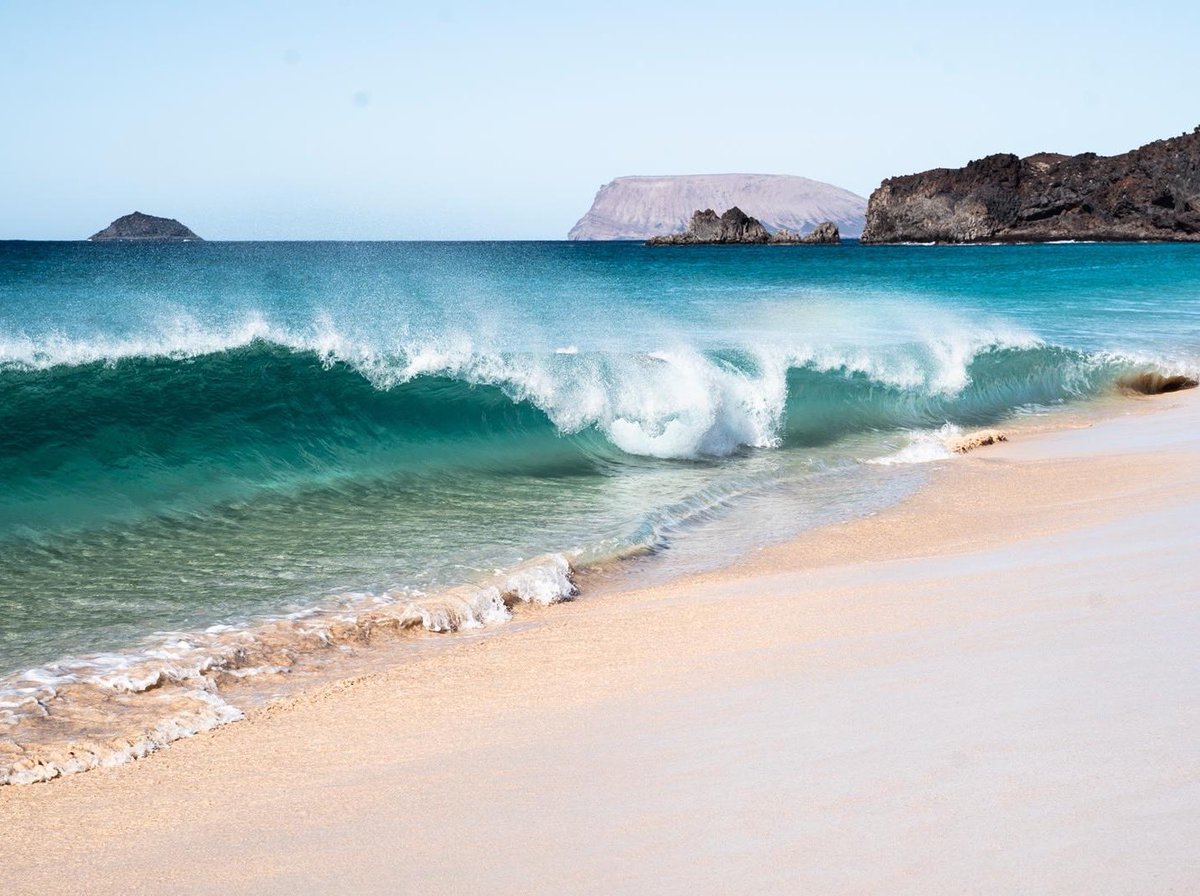 TurismoLZT's tweet image. Always believe that something beautiful is about to happen  🌊☀️

#LatitudeOfLife #VisitSpain #StayHome