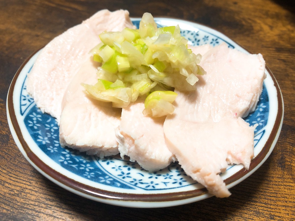 須佐光昭 ネギ塩鶏チャーシュー 家にいる時間が増えたことで料理スキルがメキメキ上がってます 鶏むね肉を炊飯器使って低温調理 むね肉なのにぷるぷる 居酒屋行くならうちでつまみ作って飲むわ ってくらいには美味しく仕上がりました 明日お腹痛く