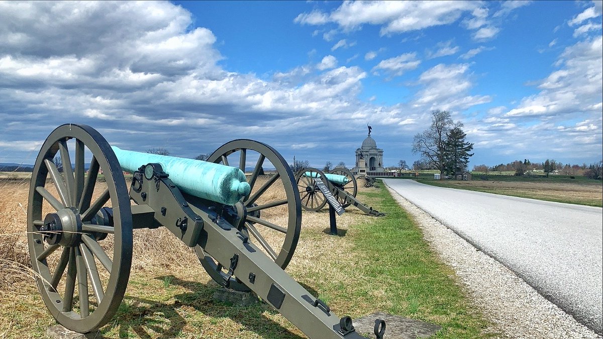 DestGettysburg's tweet photo. Bringing some sunny skies from @GettysburgNMP into your living room. ☀️ We miss you, and we can’t wait to see all of you again soon! ❤️ #AdamsTogether https://t.co/vk0QOKuxs3