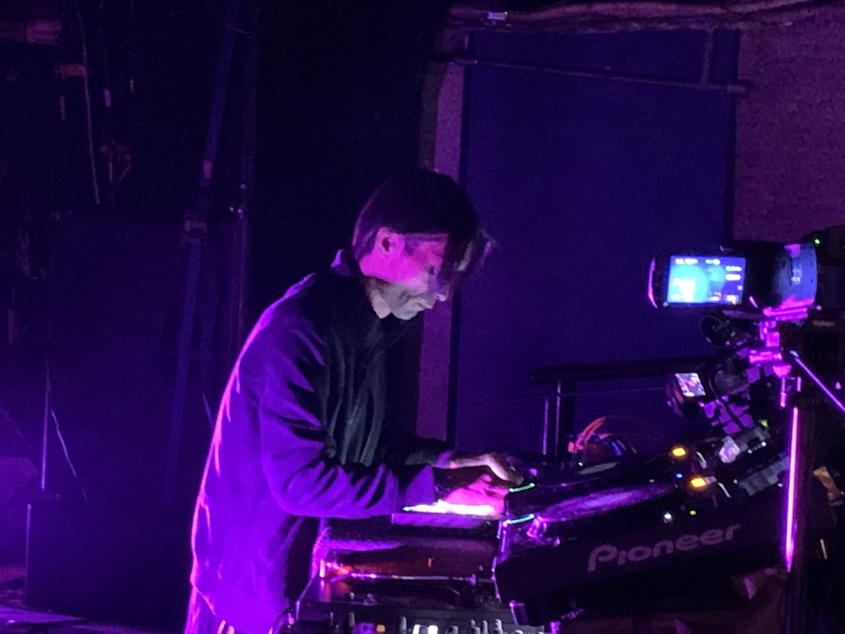 metro_kyoto's tweet photo. いよいよ次のLIVE配信はKen’ichi Itoi、始まりました!
ライブ配信「#COURAGECAST 」
@metro_kyoto
配信URL
https://t.co/QCJPTNnYgW
投げ銭先
https://t.co/1EfPI1pGOH https://t.co/Cdss3Qo1D8