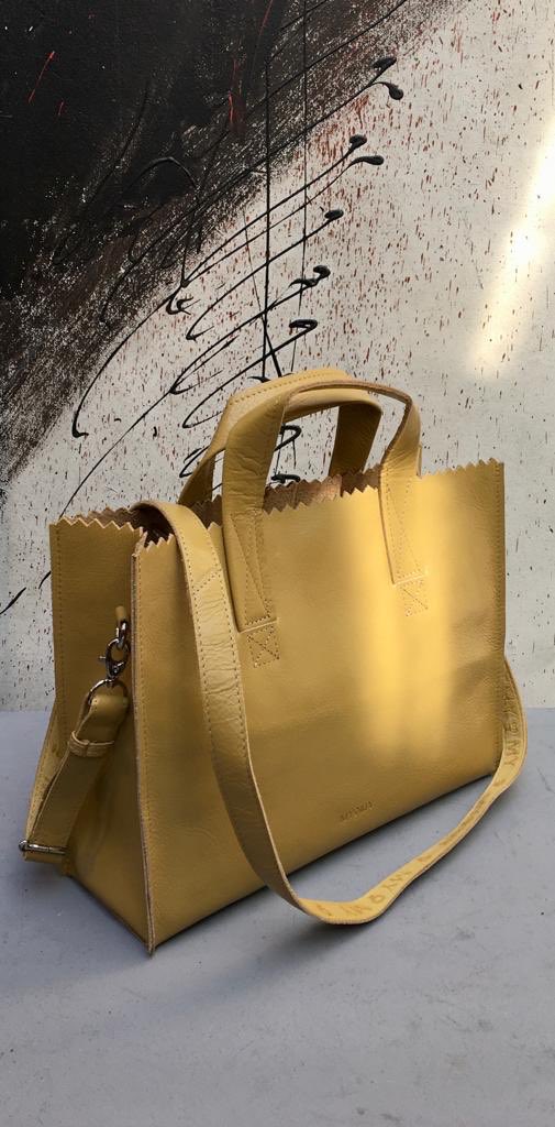gdemanmelis's tweet photo. #handtas #schoudertas #modern #nieuwecollectie #damestas #damesschoudertas #kadotip #kadobon #tilburg #lederwarenspeciaalzaak #leder #modern #nieuwecollectie #portemonnee#familiebedrijf #a4tas #aktetas #handschoenen #dames #heren #cowboysbag #micmac #myomy https://t.co/1vfOU9raeR