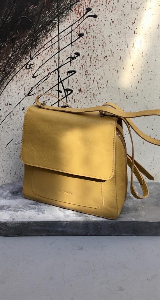 gdemanmelis's tweet photo. #handtas #schoudertas #modern #nieuwecollectie #damestas #damesschoudertas #kadotip #kadobon #tilburg #lederwarenspeciaalzaak #leder #modern #nieuwecollectie #portemonnee#familiebedrijf #a4tas #aktetas #handschoenen #dames #heren #cowboysbag #micmac #myomy https://t.co/1vfOU9raeR
