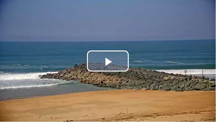 VilleAnglet's tweet photo. #AngletPositiveAttitude #coronavirus #RestezChezVous Pour profiter de la plage autrement, en ces temps de confinement, offrez-vous une vue imprenable sur l'océan avec les 4 webcams qui jalonnent le littoral d'#Anglet😎👉https://t.co/GyifLmBHAJ https://t.co/G0RBerbHLn
