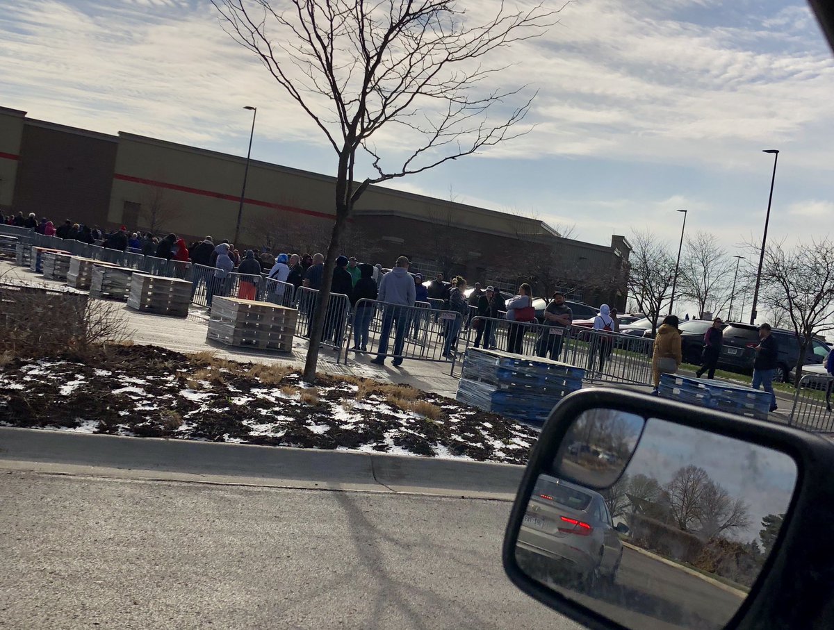 OPDOfcBossman's tweet image. The line at 120th and Dodge Costco is gonna be an all day affair it appears.  Please be patient and kind to other customers and staff.