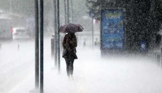 patronlar's tweet photo. Meteorolojiden İstanbul için 'Turuncu' uyarı https://t.co/nx6EAA6buB https://t.co/xSFgQxf5ql