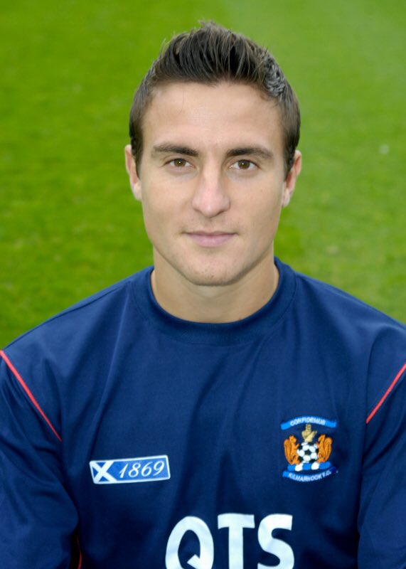 RinconEscoces's tweet image. Muy contentos de deciros que esta semana tendremos en el #REpodcast a @Antonio_Reguero, actualmente en el HJK Helsinki finés, para hablar de su largo paso por Escocia. Durante este finde podéis dejarnos por aquí vuestras preguntas para él 👇🏼