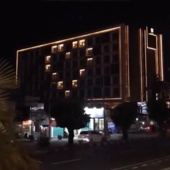 "From Jogja With Love" adalah sebuah tajuk dari aksi solidaritas dan kepedulian terhadap kondisi pariwisata Yogyakarta akhir-akhir ini dari para penggiat dunia perhotelan Yogyakarta. #JogjaGuyubSesarengan