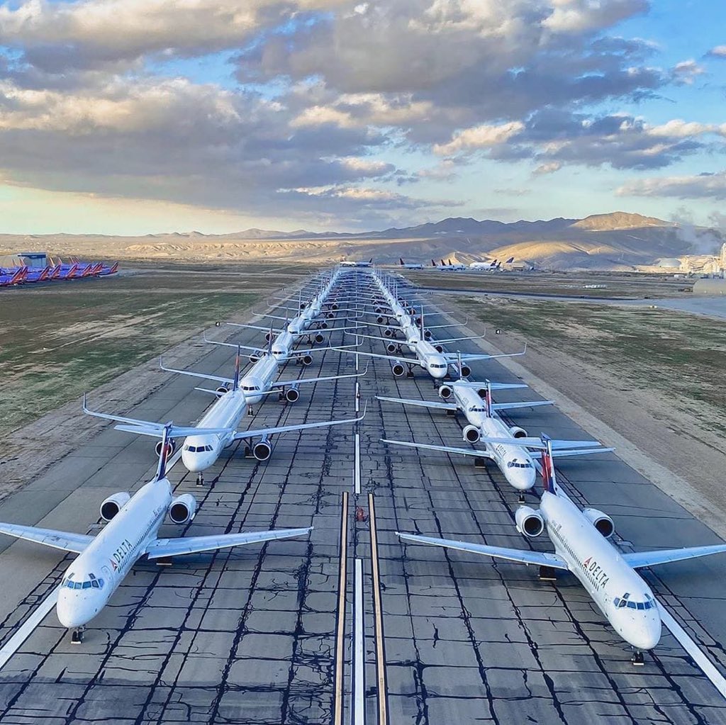 SMMustafaRizvi's tweet photo. We might not be able to see these kind of photos of International Airports in our entire life again! 🤔 
#emiratesairline
#americanairlines
#turkishairlines
#CAA
#COVID2019
#coronavirusinpakistan https://t.co/T3YiKQ9f9H