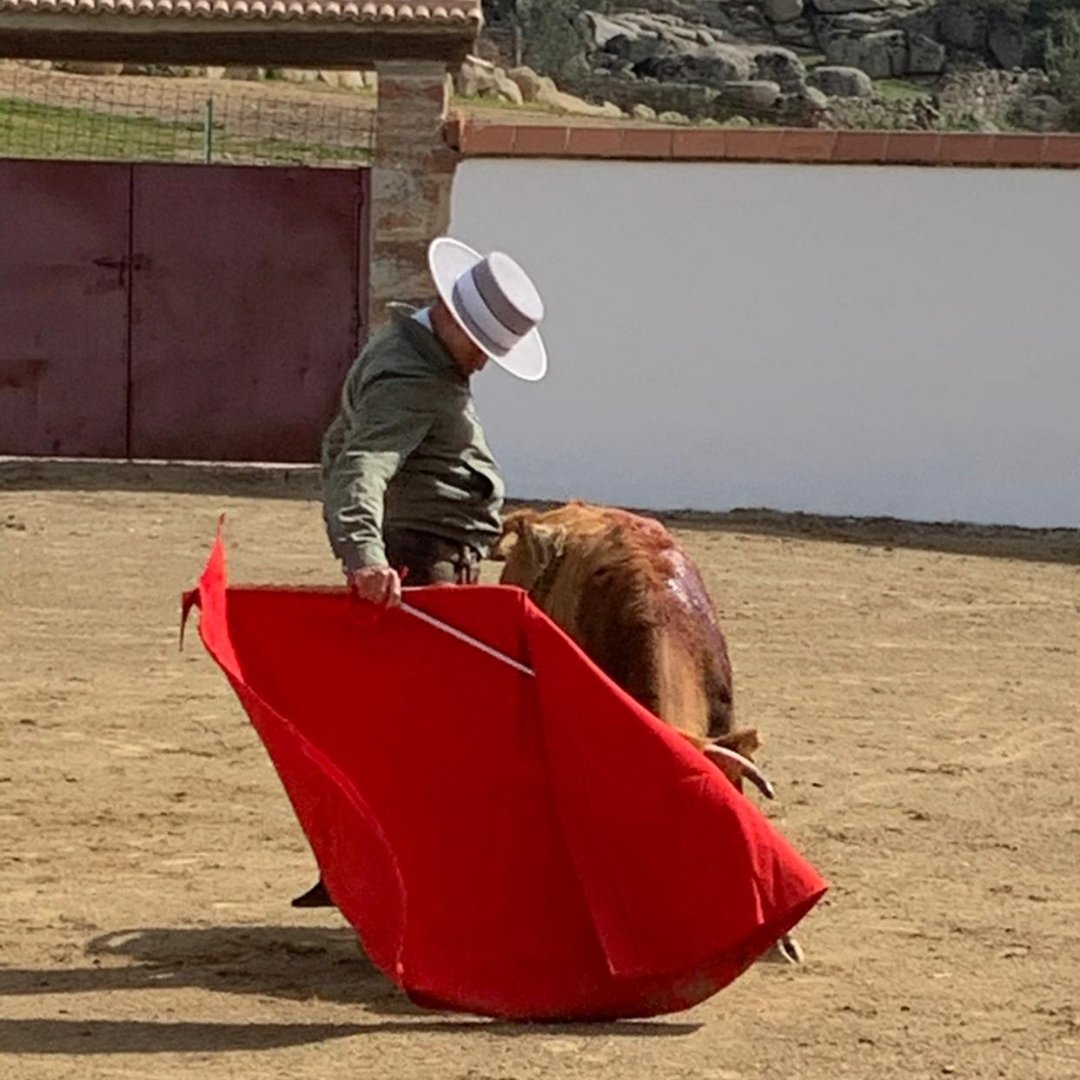 Esencia. Esa es la palabra que mejor define el precioso encuentro entre <a href="/AnSanchezPuerto/">A.Sanchez Puerto</a> <a href="/juanortegapr/">Juan Ortega</a> y <a href="/MirandayMoreno/">Miranda y Moreno</a> en Por las rutas del toro de <a href="/toros/">Toros</a>
<a href="/LMParrado/">Luis Miguel Parrado</a>. Hablar el mismo idioma sobre bravura y toreo. En lo que siempre he creído. Y defendido. Eso es, la esencia.