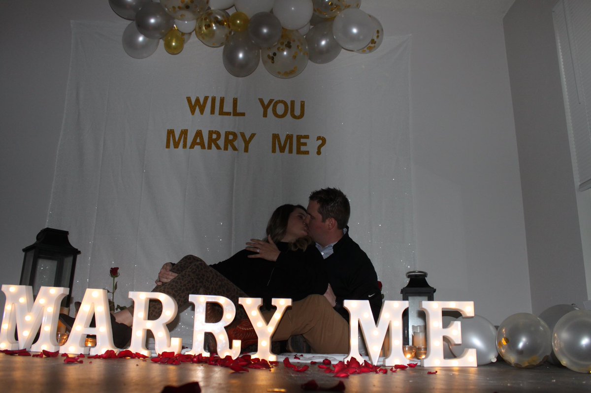Mak_Wilson22's tweet photo. @Need4LSpeed @StellaArtois My fiancé knew he wanted to propose to me awhile ago, and with COVID it wasn’t going to happen the way he wanted it to, but he couldn’t wait over a month to pop the question. So we went to pick up food and while we were gone my mom &amp; sister set this up #weddingcontest https://t.co/c1NuZY1SsO