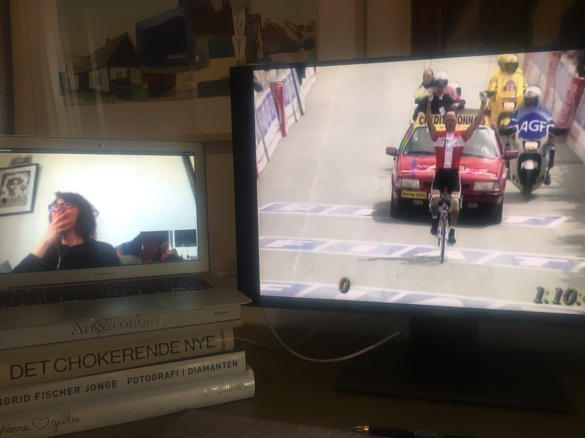 “Han har længe sat vasen frem. Nu sætter han blomster i den” 

Min ven og jeg ser 9. etape af Tour de France 1996. Sammen, hver for sig ❤️💛