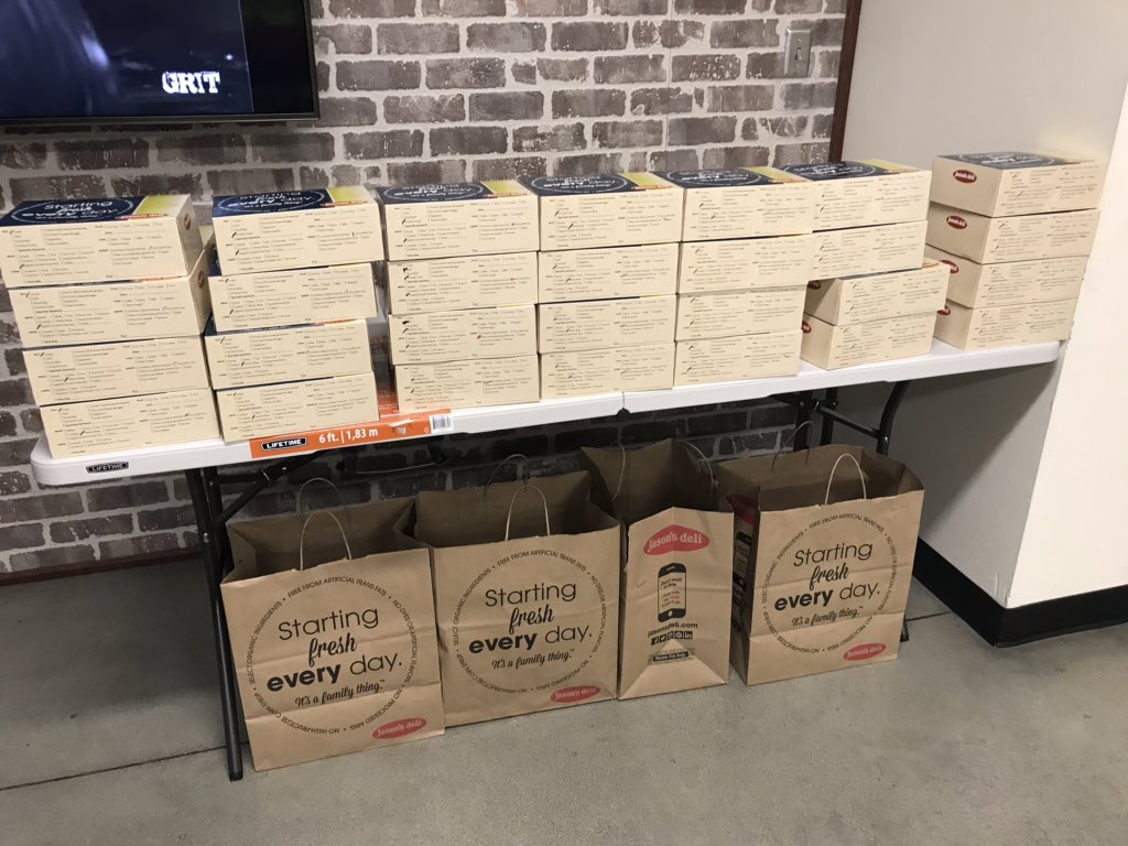 AlanJeffries4's tweet photo. Thank you to my TEAM@#️⃣3️⃣0️⃣2️⃣6️⃣!!! Proud of the work and effort to stay Orange strong 💪 and take care of our customers and each other 😎!!! Eat UP!!!#elite3026 https://t.co/pascpf4LvR