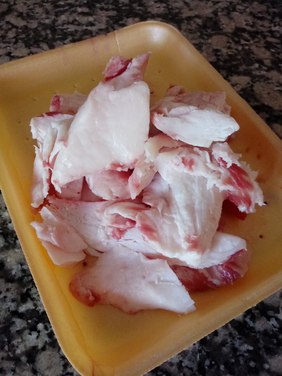 Caripe_11's tweet photo. Gracias @Coto_Ar por venderme 600 gr de grasa escondida en lo que pensaba que era pura carne. Argentina está muy lejos de lo que se decía antes "la mejor carne del mundo" @FederacionCarne , que estafa. https://t.co/qFhRHCgAWr