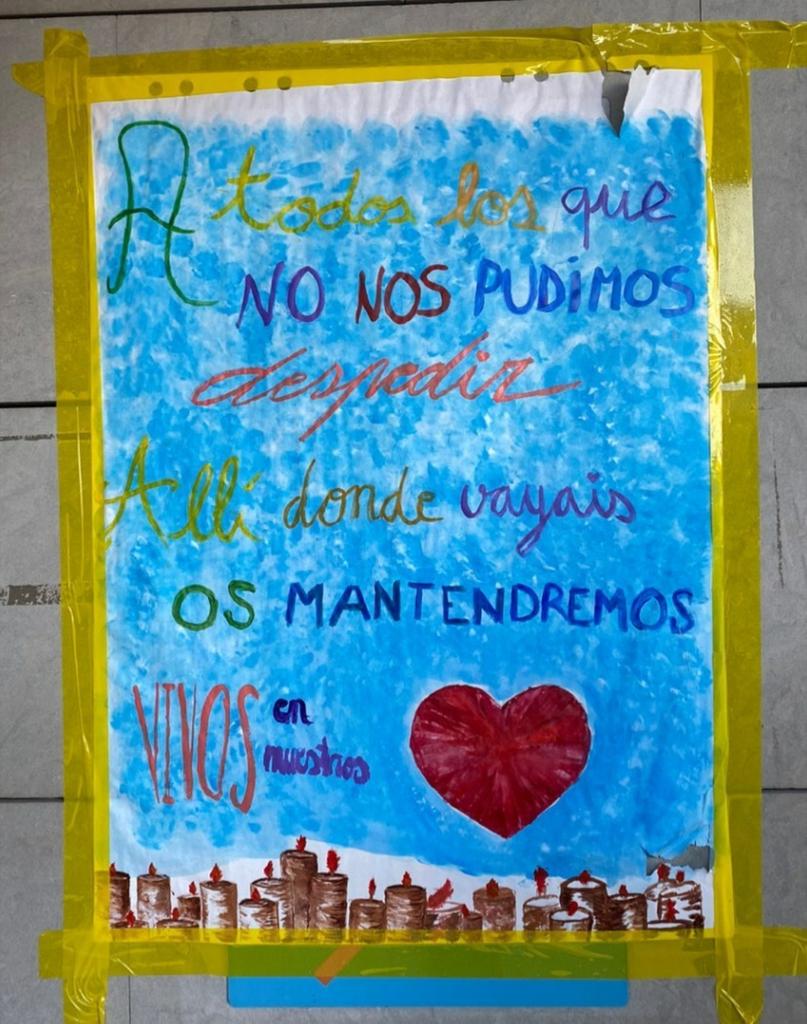 Mutua_Terrassa's tweet photo. Mirades d'una infermera del torn de nit d'#urgències: "Arribar al torn de nit a l'#HospitalUniversitariMutuaTerrassa i trobar missatges així. Energia positiva i orgull de fer el que fem! Som-hi!!!!"
#SomMutua #joactuo #joemquedoacasa #EnsEnSortirem #joemcorono Gràcies Montse♥️ https://t.co/UnCbeKwUis