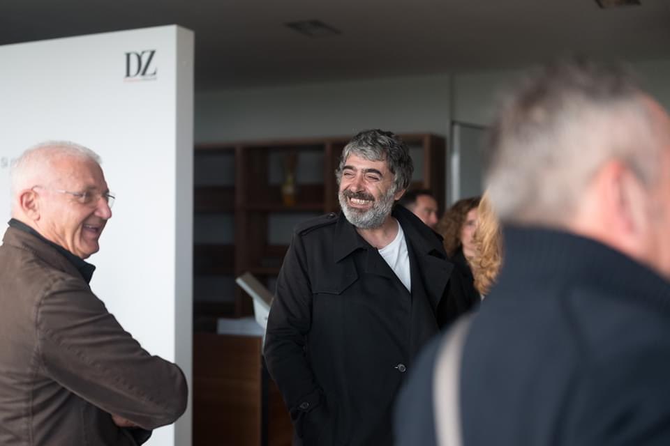 FondazioneDZ's tweet photo. Era ottobre 2017, e inauguravamo la mostra fotografica “Made in Italy© - Handle with Care” e il site specific "Lost Home" di #MustafaSabbagh con tessuti della #DZTextile
#archivio #lanostrapassione #arte #GruppoZoli #iorestoacasa https://t.co/dmTV5Og4ma