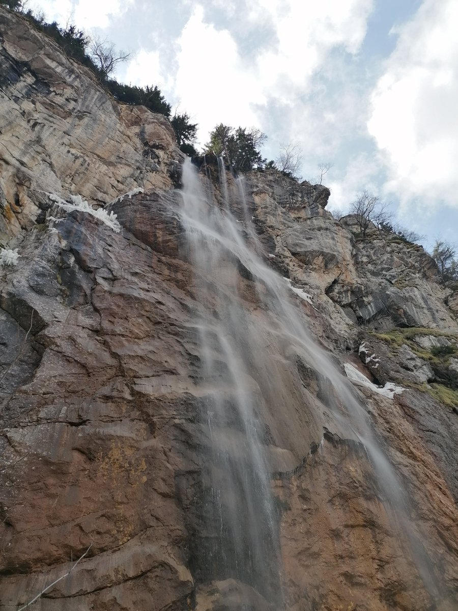 wildinthebalkan's tweet photo. Skakavac (eng. Grasshopper), the highest waterfall in #Bosnia! It is 98 meters high and located at Ozren #Mountain at 980 m asl, just 12 km away from the city center of #Sarajevo #wildinthebalkans #travel #dinaricalps #hiking #balkans https://t.co/Rztt4RXYWq