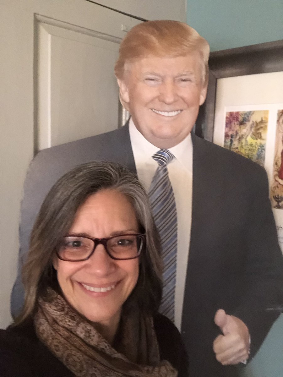 lswitz6's tweet photo. Didn't realize president Trump was so tall. #Trump https://t.co/98IhW1G1Uz