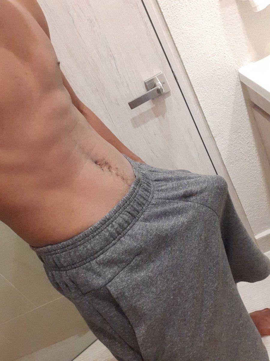 LatinoSoy25's tweet photo. Aquí este Cartagenero , flaco moreno pero con una herramienta Saciable , curva y de 22CM , te sentarias allí a cabalgar ? 😈 #Cartagenero_Vergon , #Men_Caliente, #Verga_Insaciable, #Platano_De_Curva_Gruesa, #RankingHott ((#Rt)) para un videito de este pollón 😈😈😈 https://t.co/f4AI0FJSQq