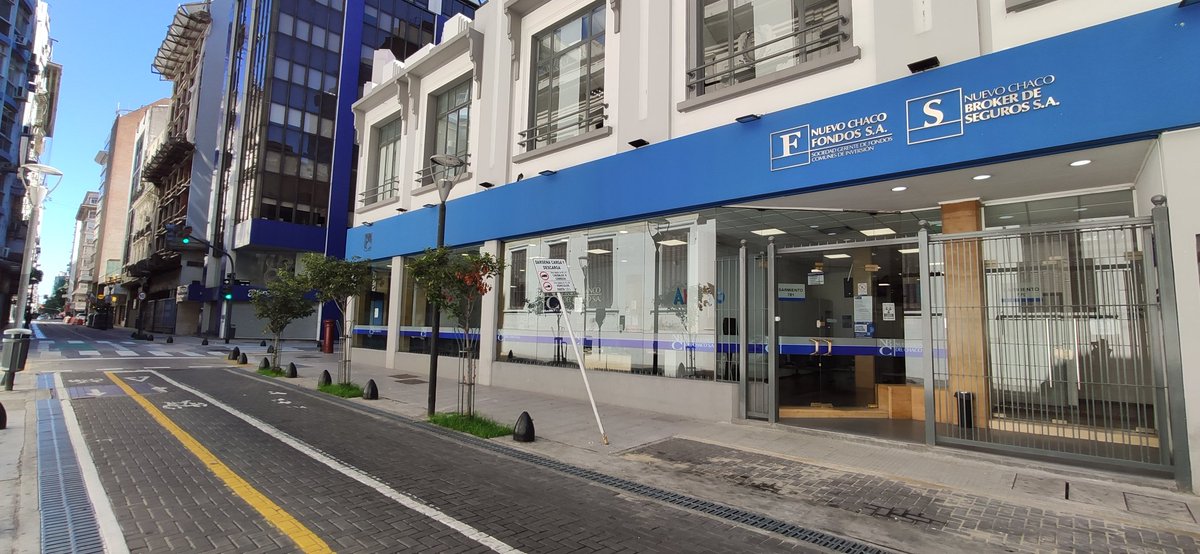Lufustufus's tweet photo. Sucursal microcentro CABA, nadie cobrando.

Los bancarios no somos el problema. Estamos trabajando

#LaBancariaCumple
@SergioOPalazzo https://t.co/u2Ms8PsDJr