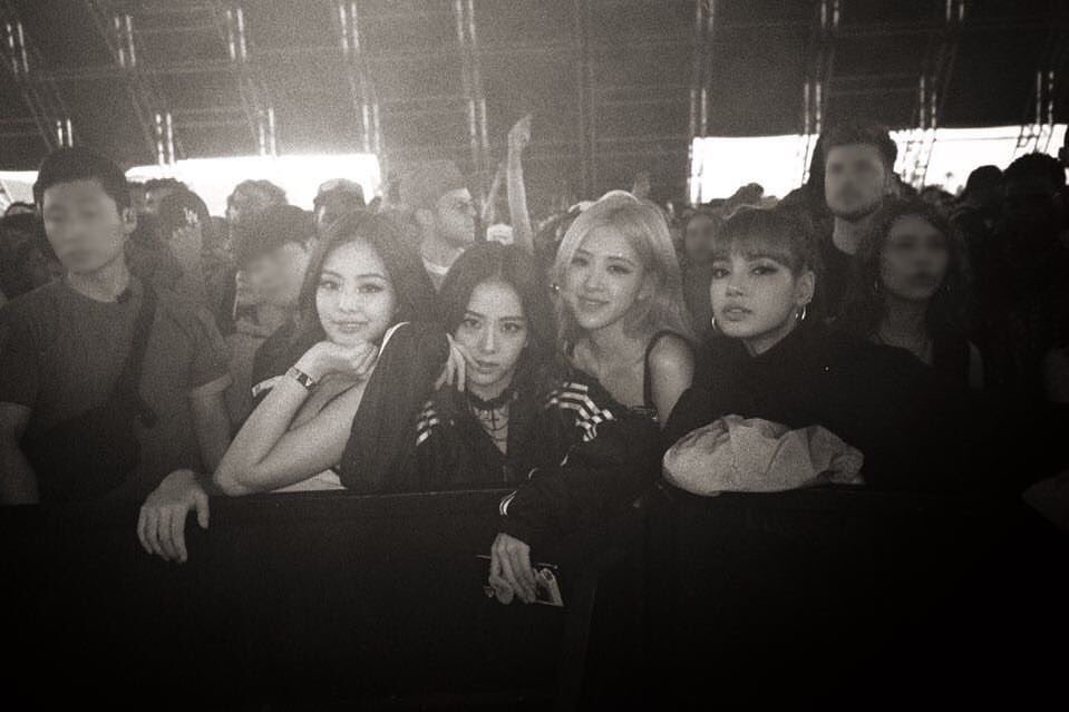 jendeukiebabo's tweet photo. BLACKPINK is one of the biggest groups in Kpop but they still have so much potential to grow... Pinkchella was so iconic and gained so much attention but the girls just disappeared 😭

#BLACKPINK1YearOfHiatus #OneYearWithoutBLACKPINK #YGWhereIsBLACKPINK
#블랙핑크_공백기_1주년 https://t.co/mo1yoZGdYp