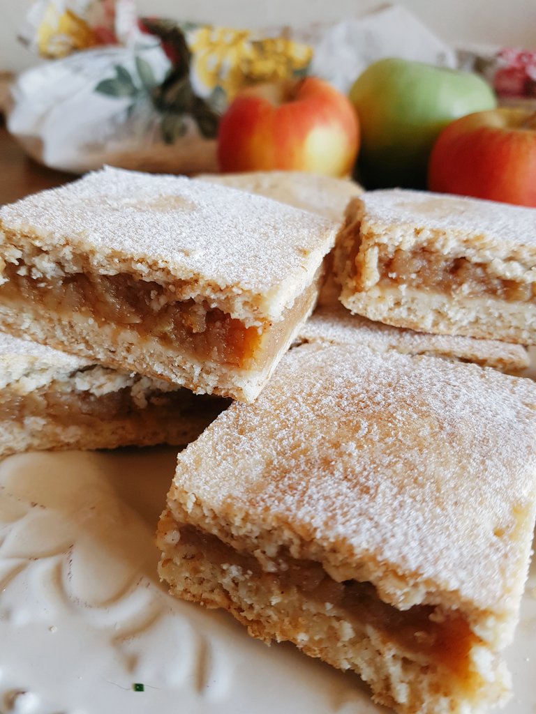 Apple pie. My grandmother taught my mom the recipe, my mother taught me and now I had taught my son.
#stayhome #applepie #Foodie #ChildhoodMemories

For the recipe: instagram.com/p/B-g0WuBJllw/…