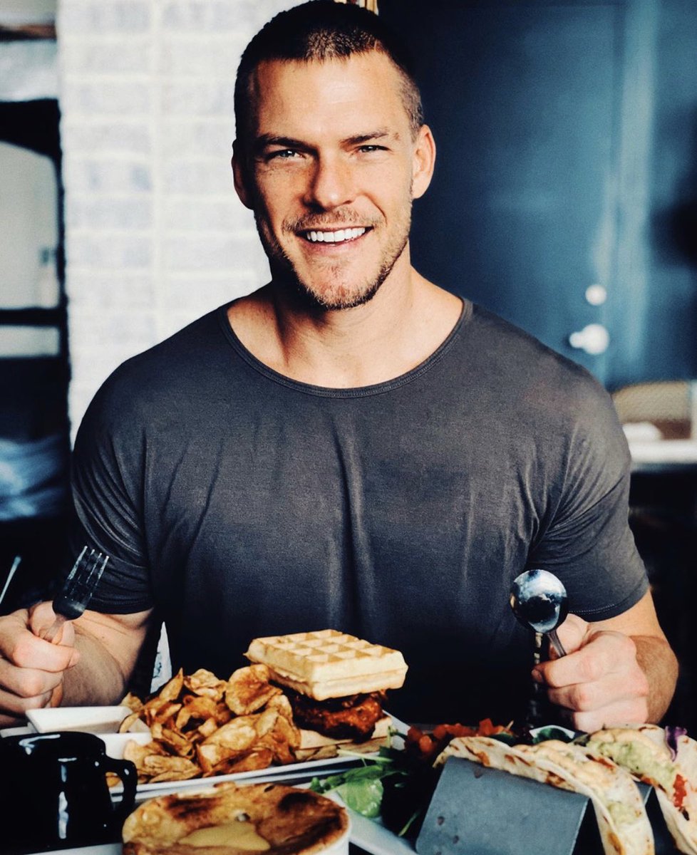 immussulus's tweet image. What your camera roll would look like if you were dating Hank Hall.